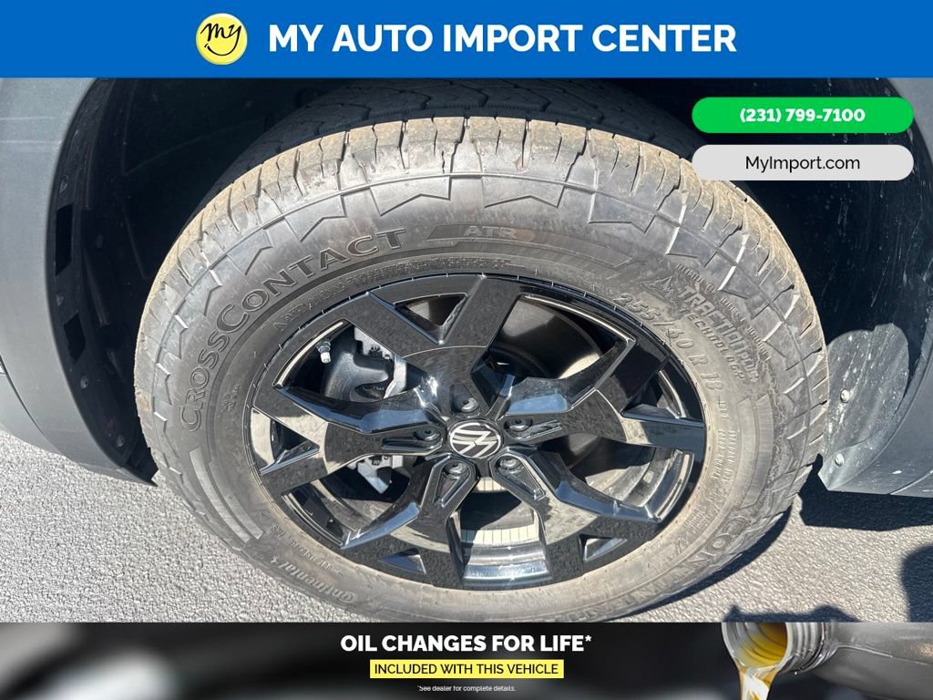 Used 2025 Volkswagen Atlas Peak Edition SE AWD/4WD image 9