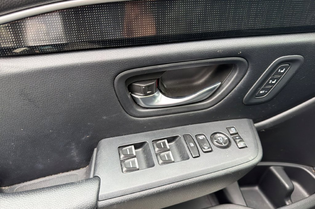 Certified 2025 Honda Pilot Black Edition image 5
