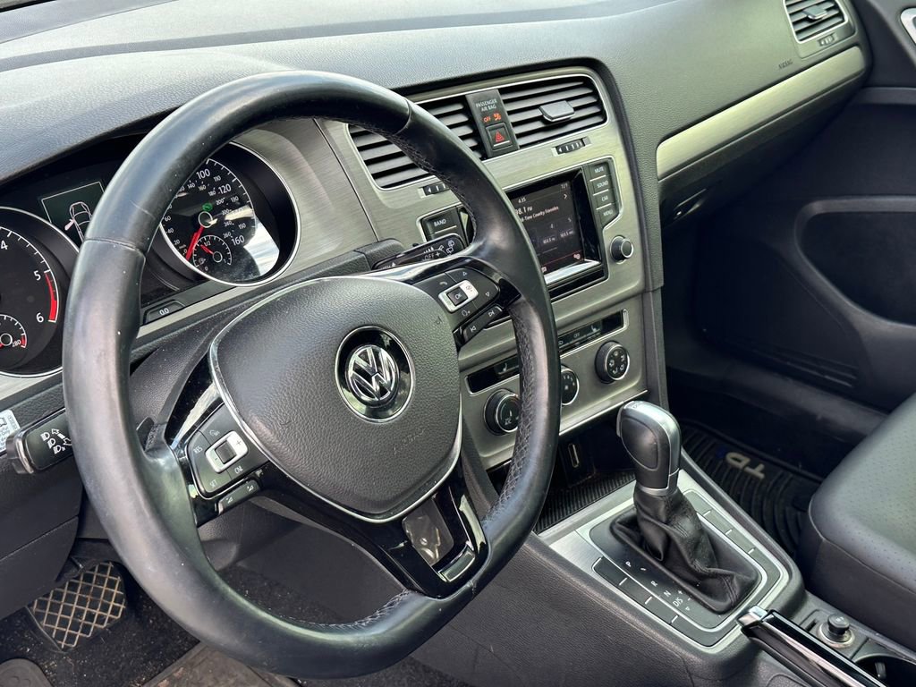 Used 2015 Volkswagen Golf TDI SE image 8