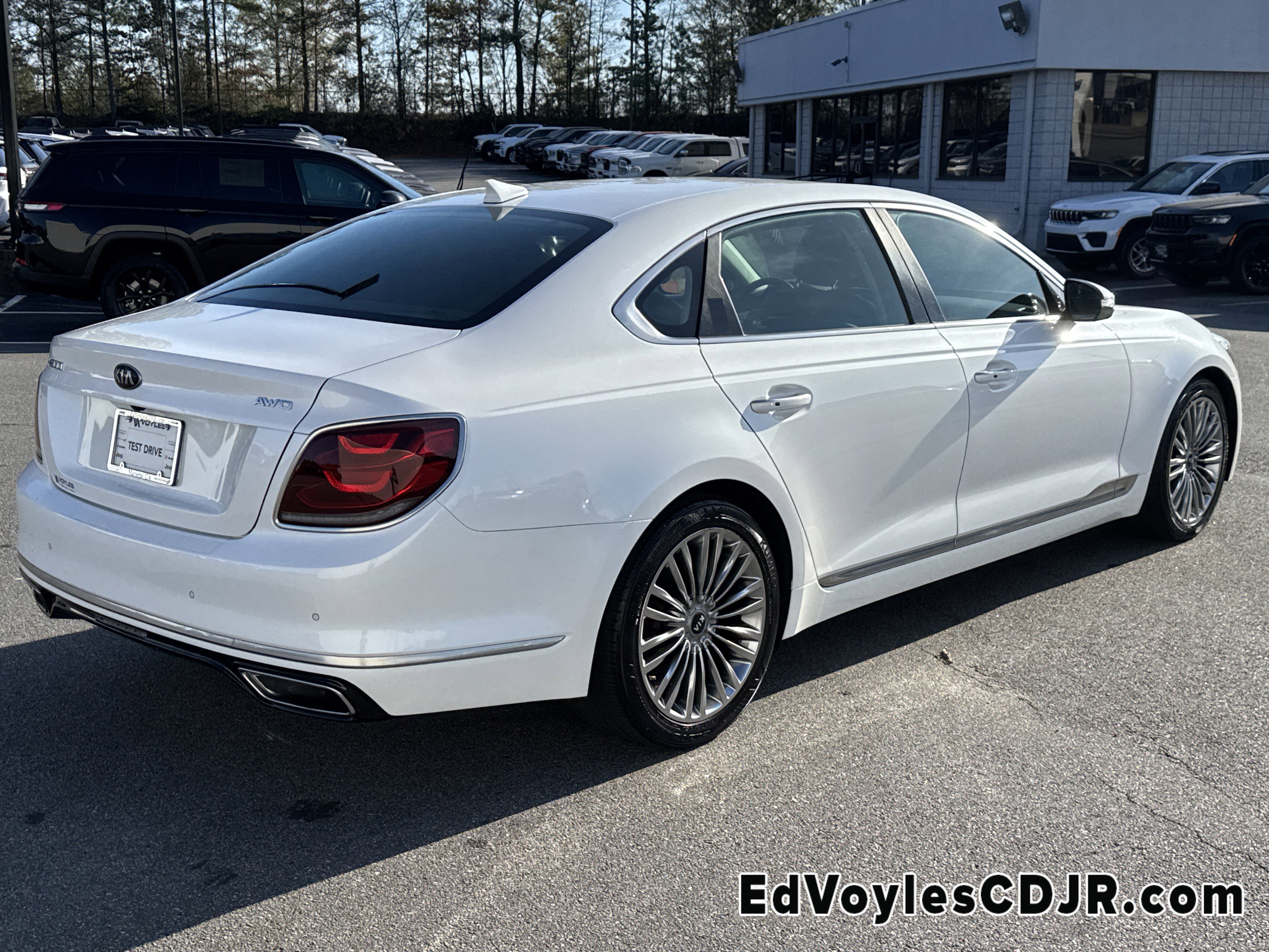 Used 2020 Kia K900 Luxury w/ VIP Package image 3