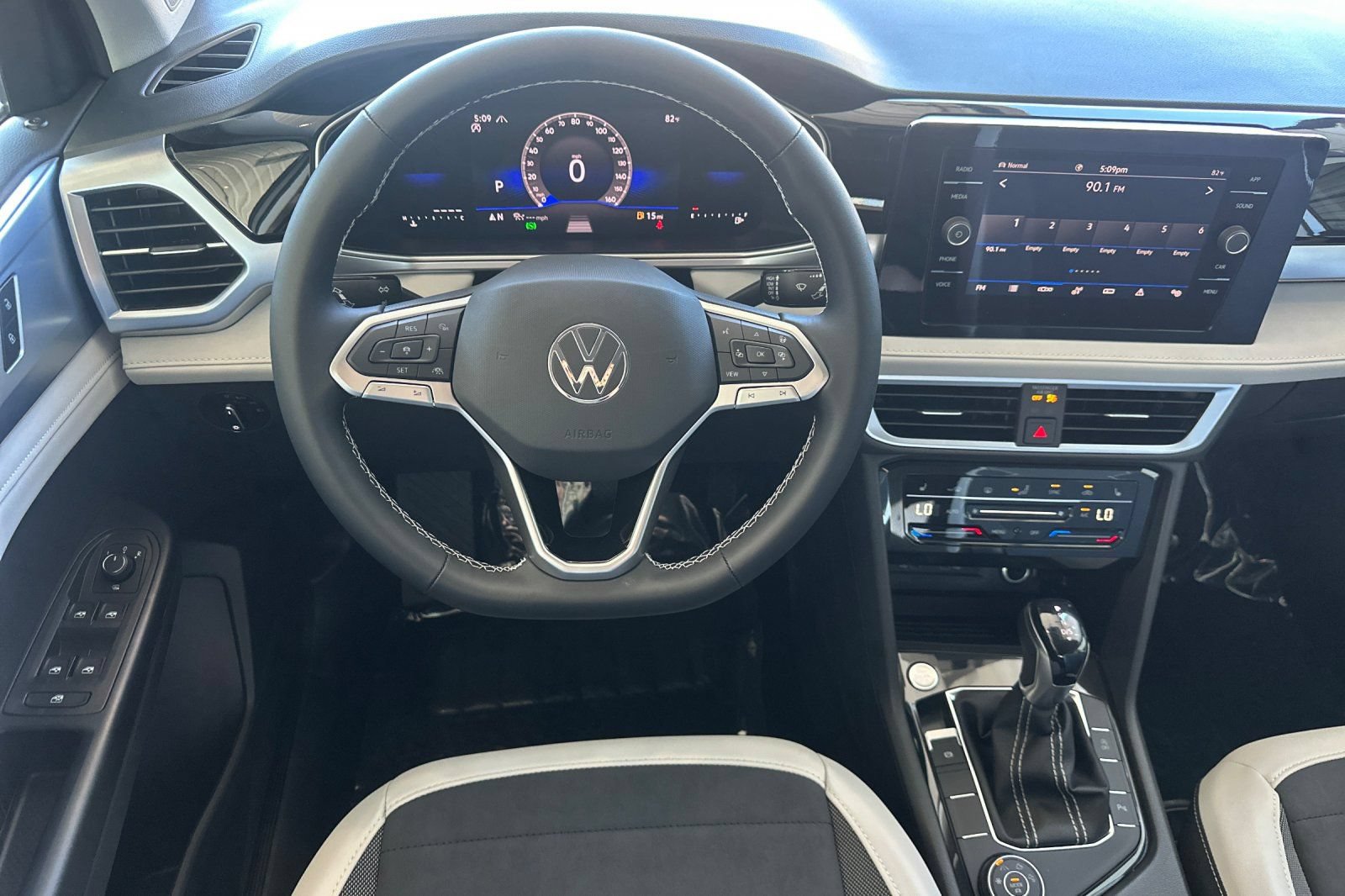 New 2026 Volkswagen Taos SE AWD/4WD image 13