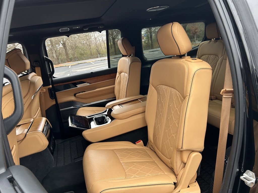 Used 2024 Jeep Grand Wagoneer Series III w/ HD Trailer Tow Package image 42