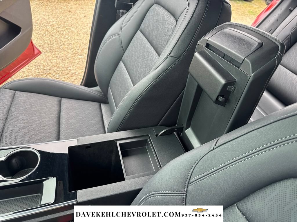 Used 2025 Chevrolet Equinox LT w/ Convenience Package II FWD image 17
