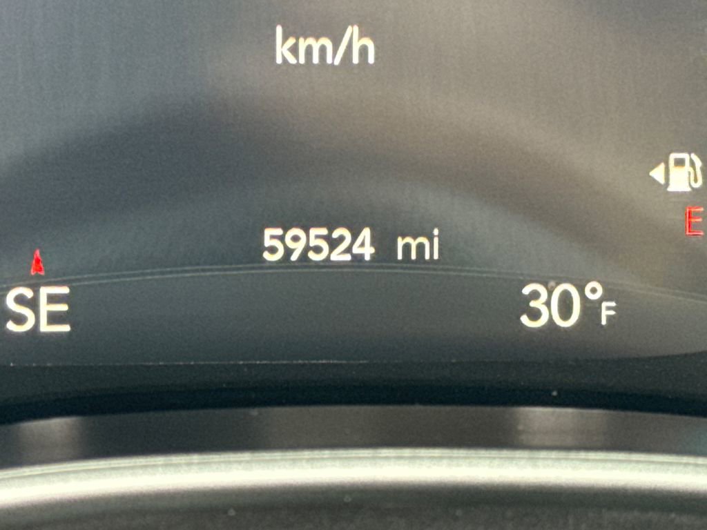 Used 2024 Chrysler Pacifica Touring-L image 17