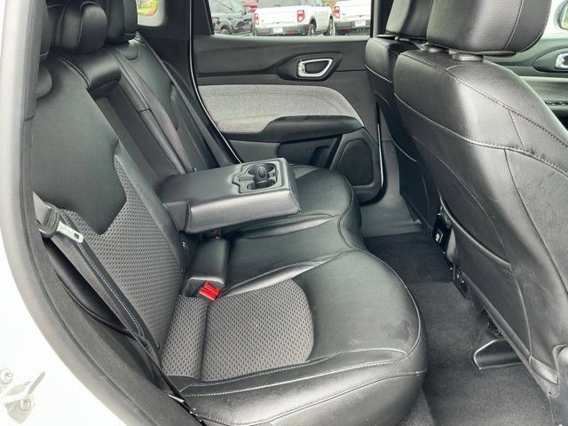Used 2024 Jeep Compass Latitude AWD/4WD image 22