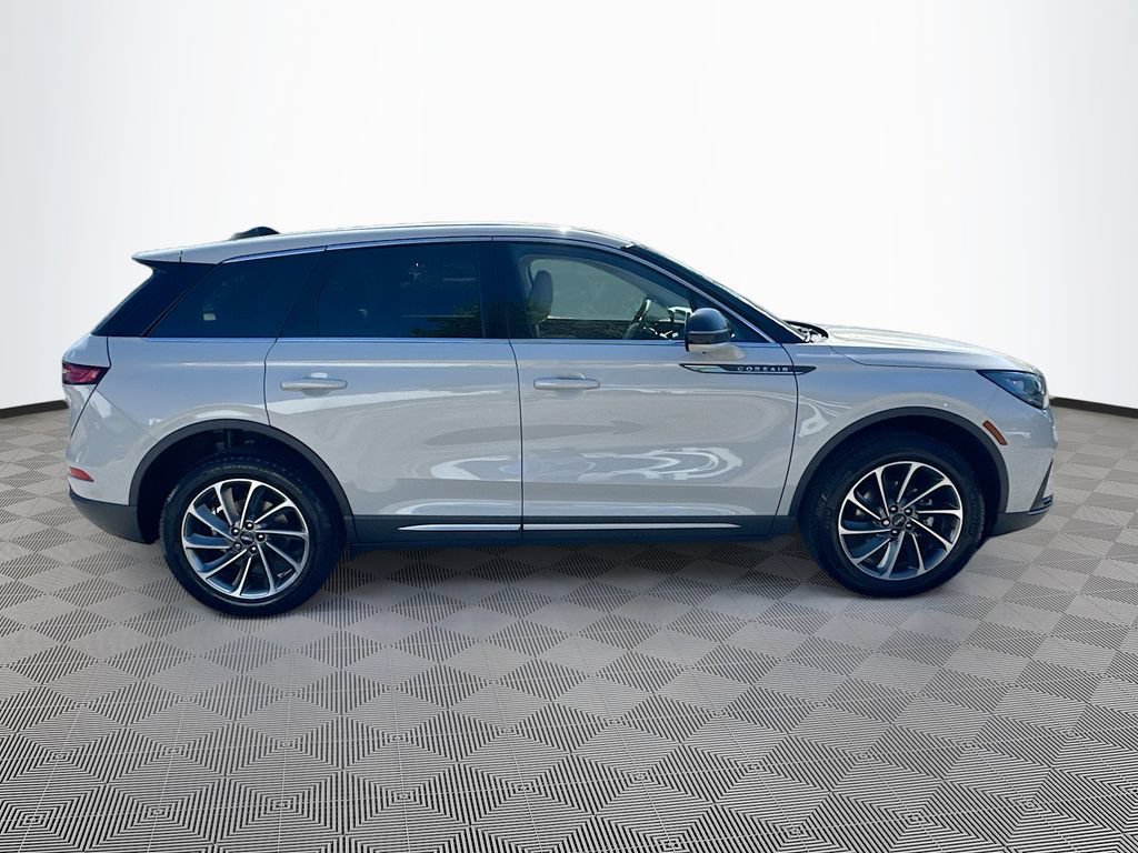 Used 2024 Lincoln Corsair AWD w/ Equipment Group 101A image 5