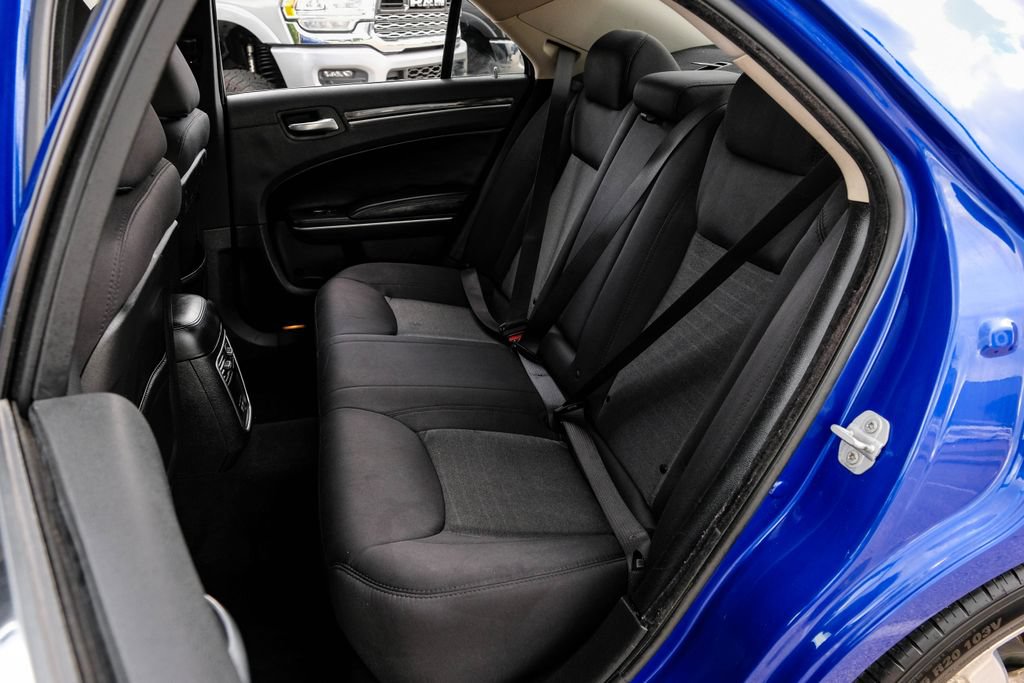 Used 2019 Chrysler 300 Touring w/ Chrome Appearance Package RWD image 42