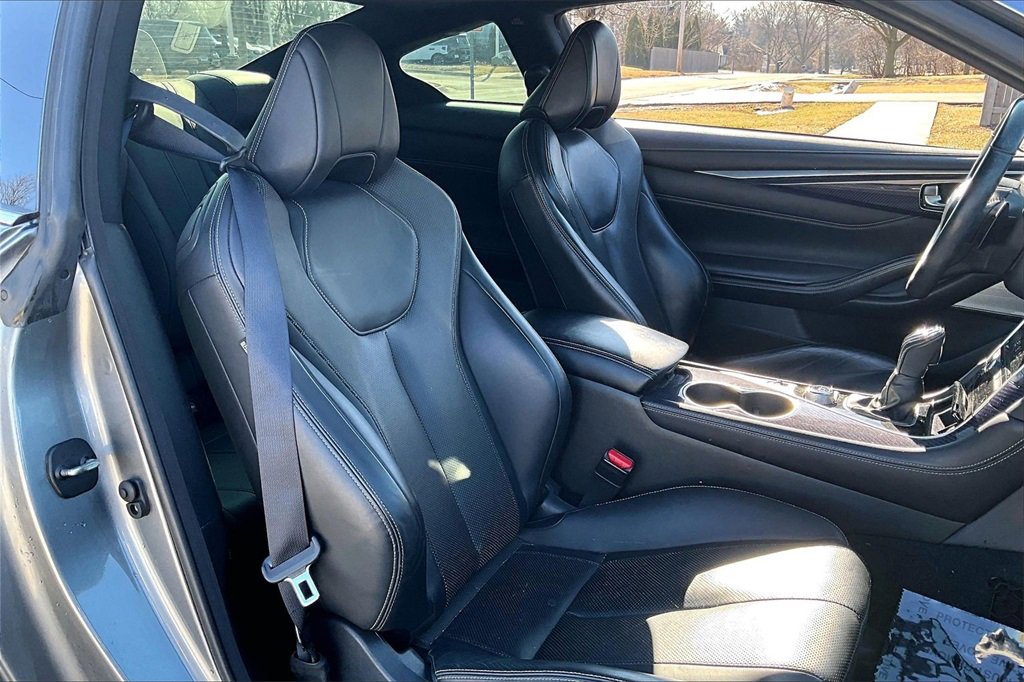 Used 2017 INFINITI Q60 3.0t Sport image 28
