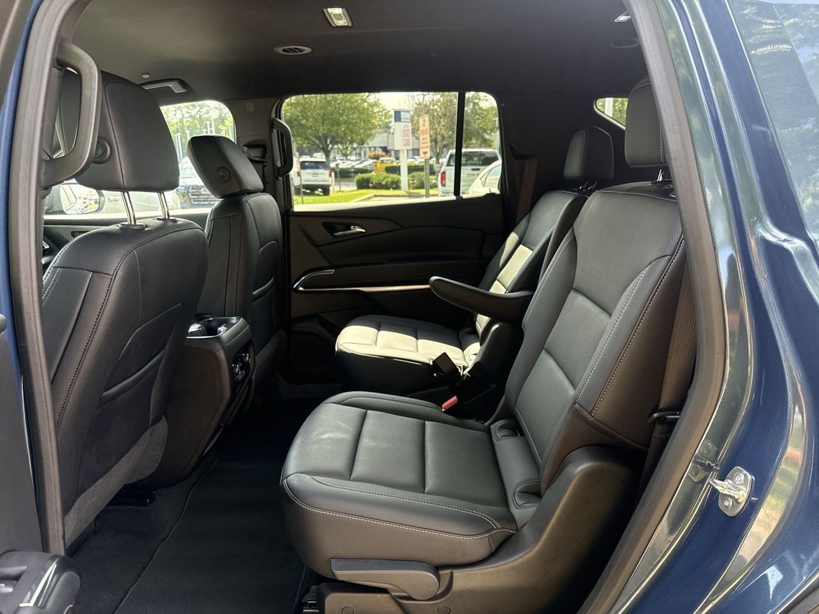 Used 2025 Chevrolet Traverse LT AWD/4WD image 23