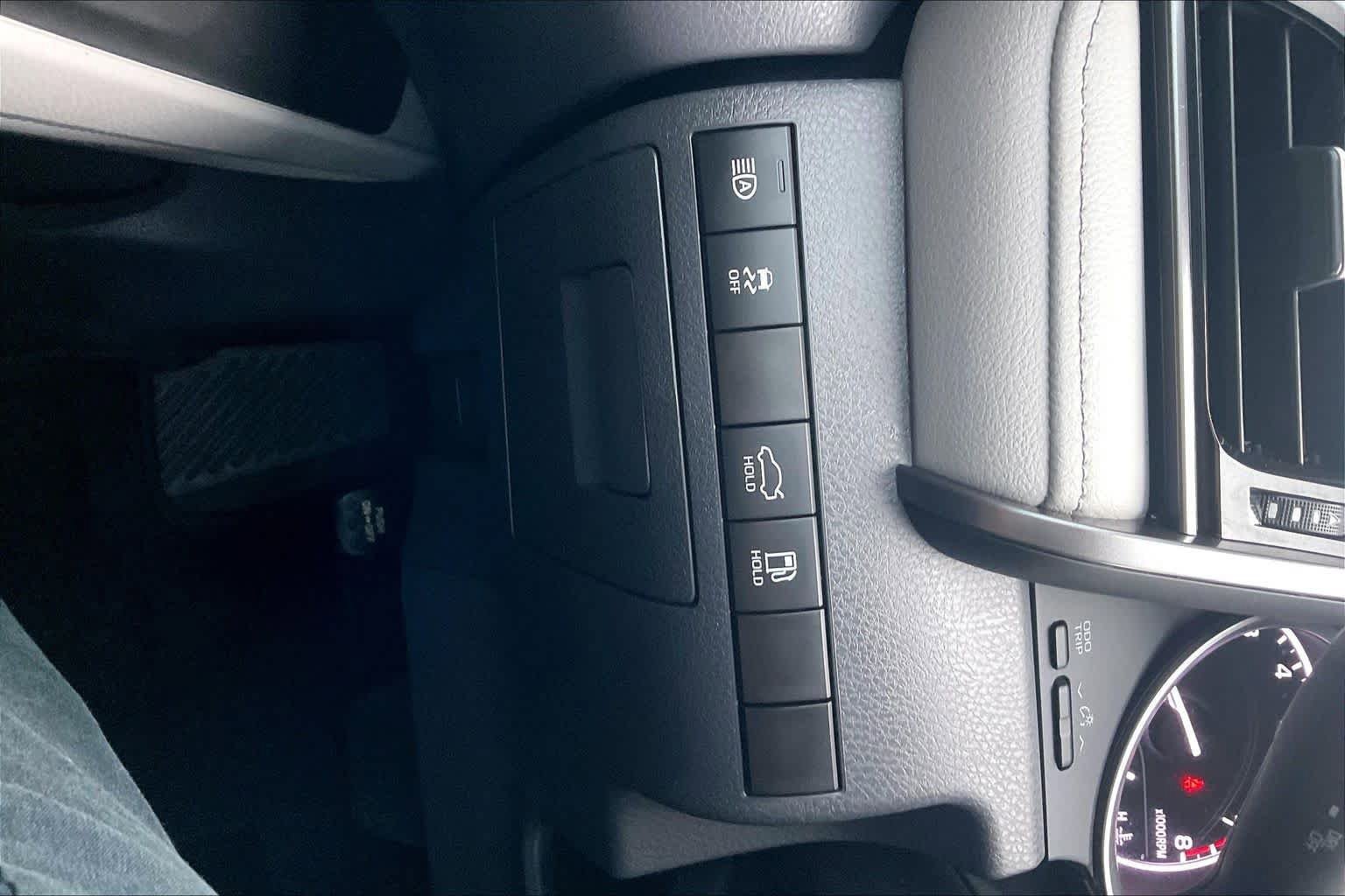 Used 2024 Toyota Camry LE FWD image 32