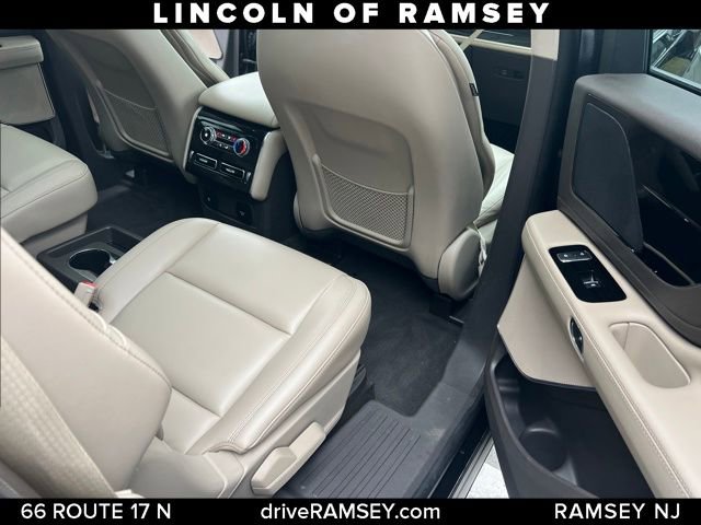 Used 2023 Lincoln Aviator AWD w/ Premium Package image 21