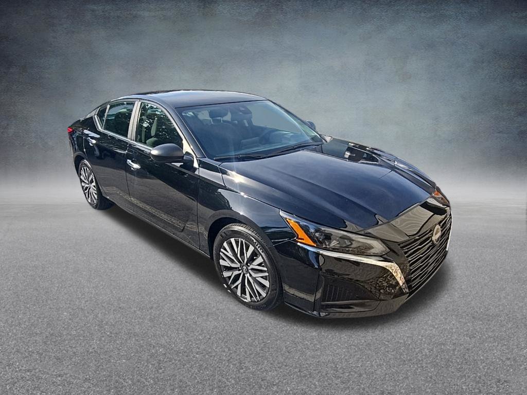 Used 2025 Nissan Altima 2.5 SV FWD image 2