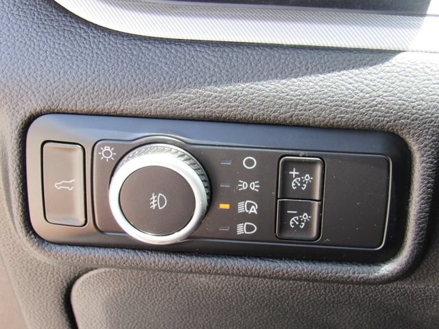 Used 2023 Ford Explorer XLT w/ Equipment Group 202A RWD image 32