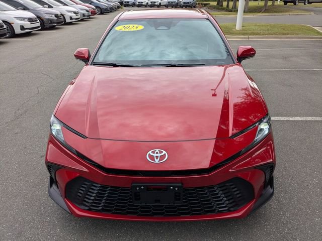 Used 2025 Toyota Camry SE FWD image 4