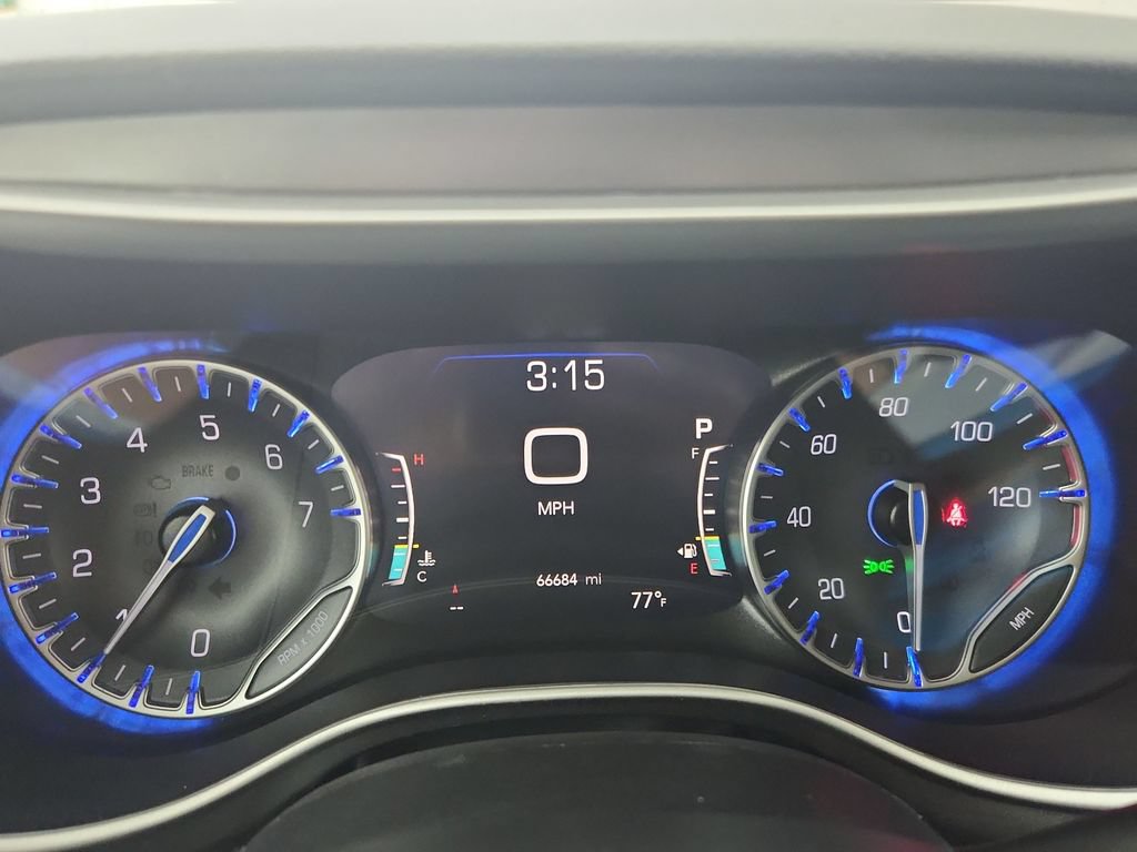 Used 2024 Chrysler Pacifica Touring-L FWD image 26