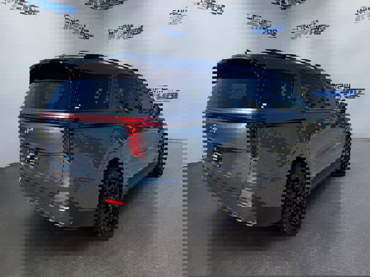 Used 2025 Kia Carnival SX Prestige image 5