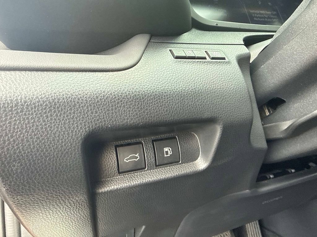 Used 2023 Toyota Crown Platinum image 30