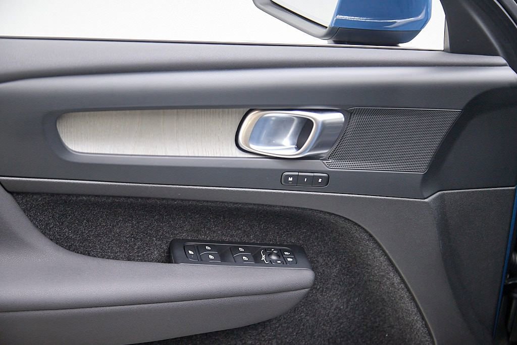 Certified 2023 Volvo XC40 B5 Plus image 11