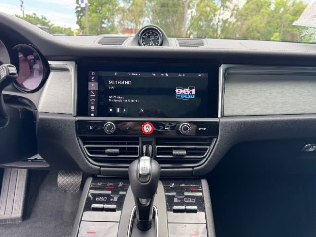 Used 2024 Porsche Macan Turbo image 28