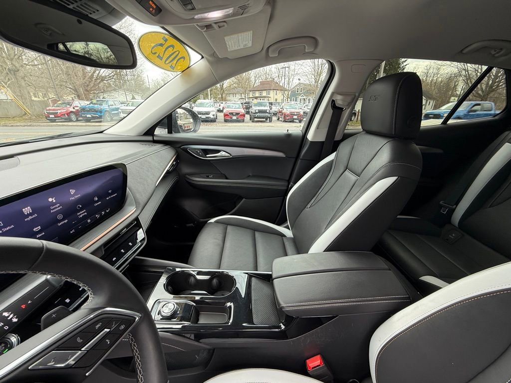 Used 2025 Buick Envision Sport Touring image 19