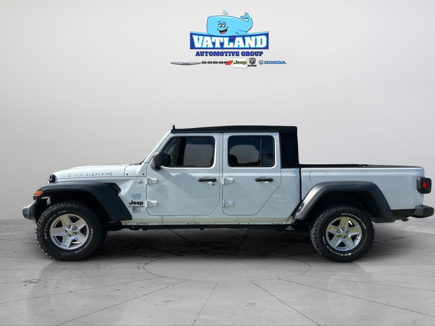 Used 2020 Jeep Gladiator Sport w/ Quick Order Package 24S AWD/4WD image 2