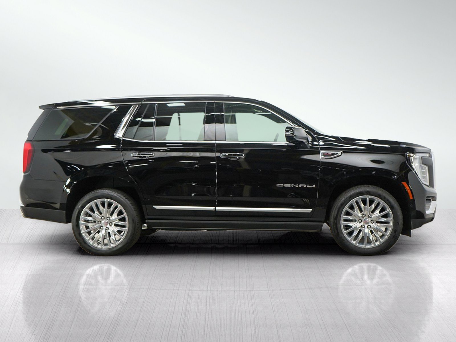 Used 2026 GMC Yukon Denali w/ Sun & Power Step Package AWD/4WD image 6