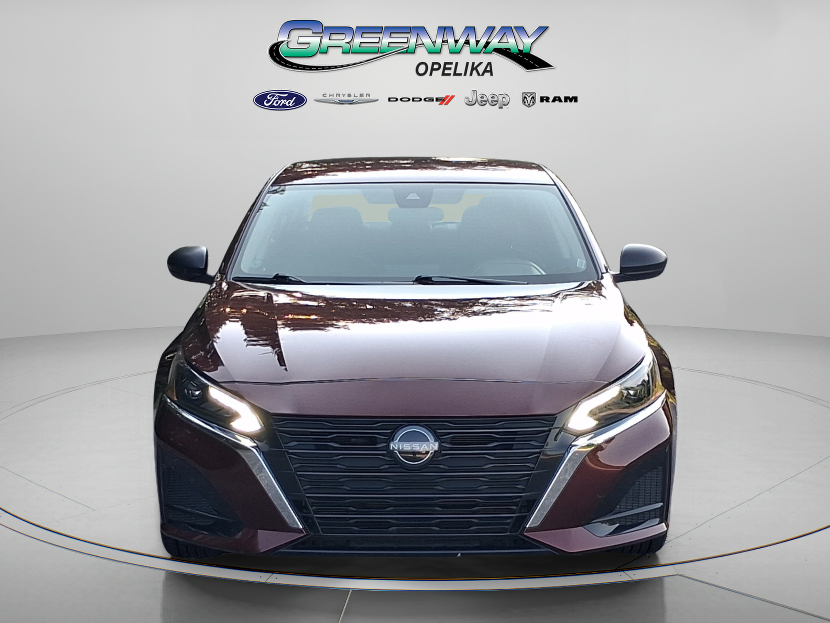 Used 2025 Nissan Altima 2.5 SV FWD image 2