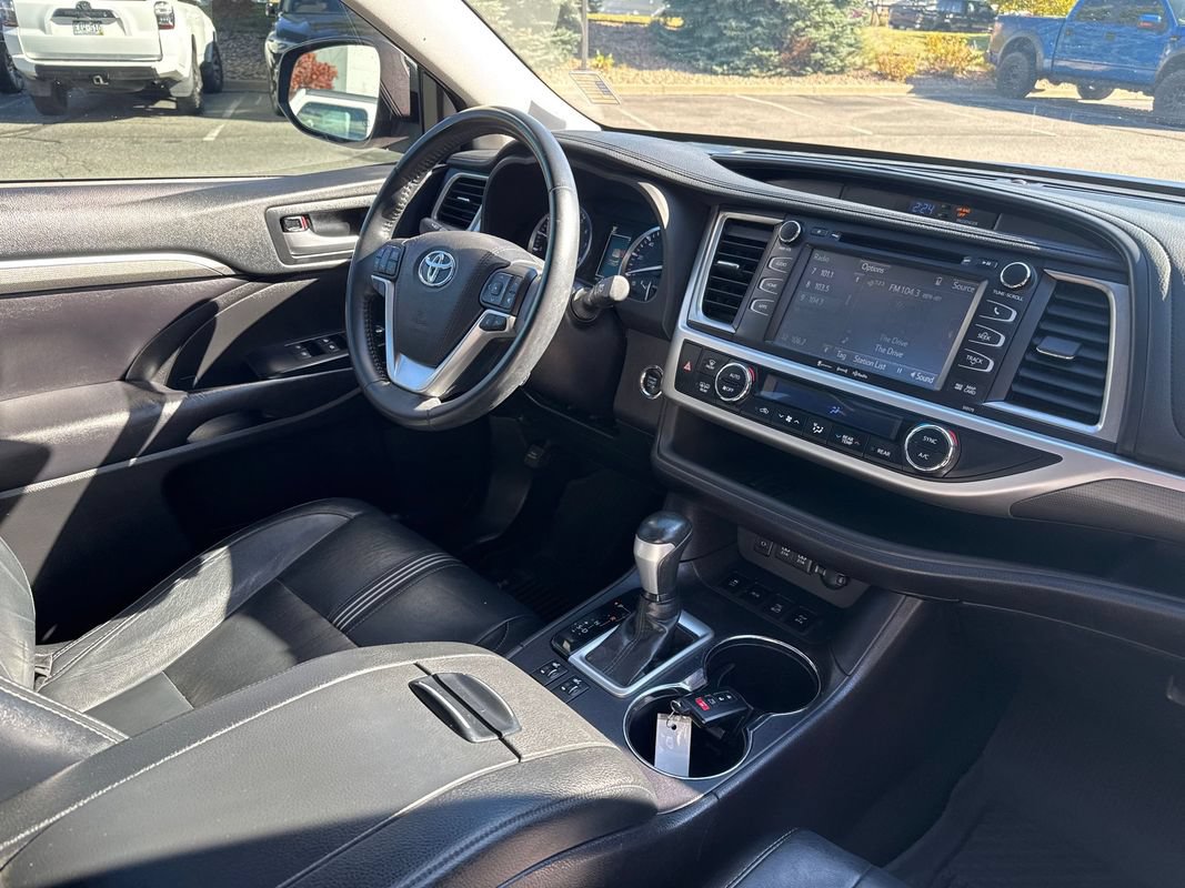 Used 2018 Toyota Highlander SE AWD/4WD image 18