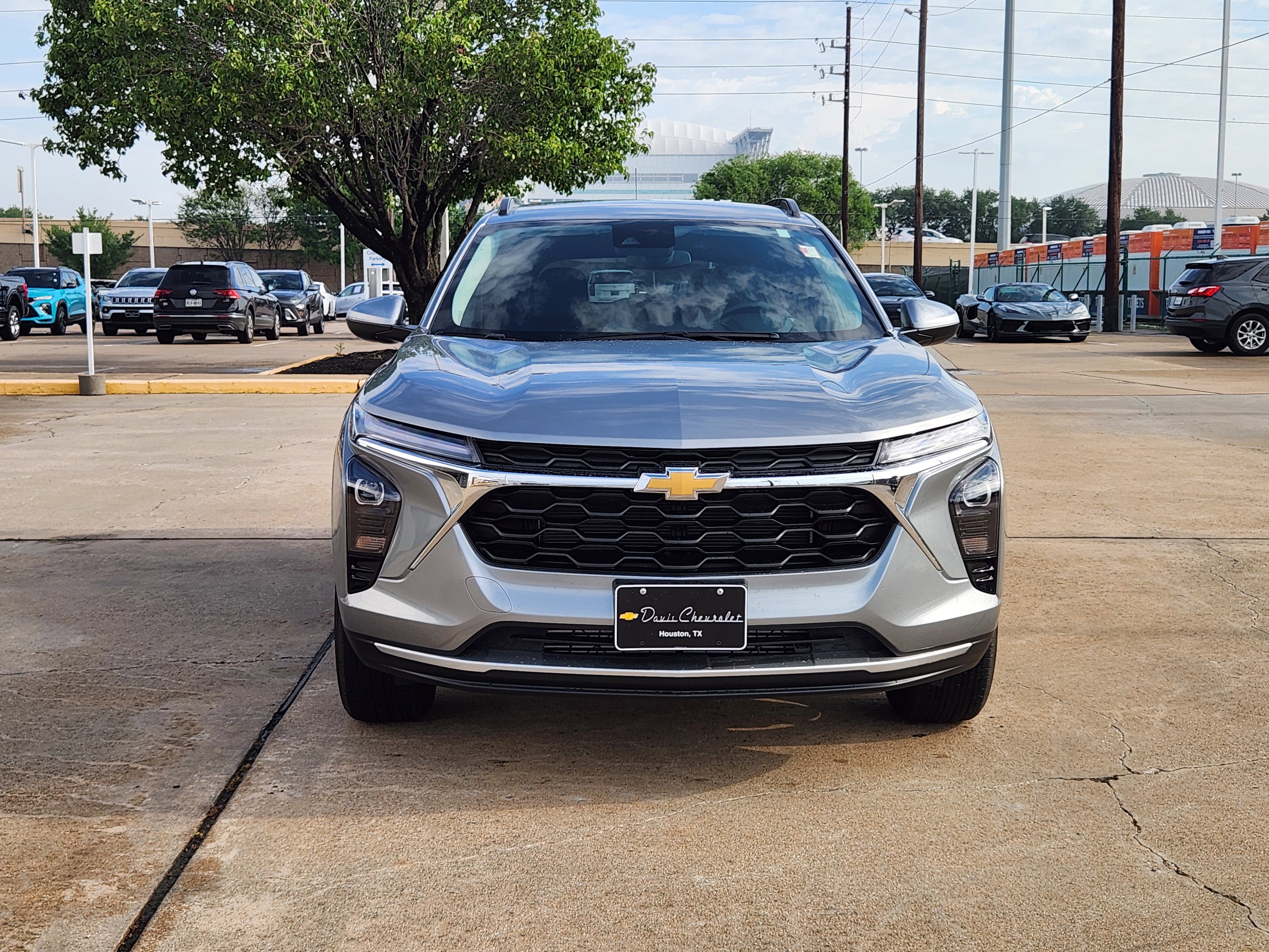 Certified 2026 Chevrolet Trax LT w/ Driver Confidence Package FWD image 3