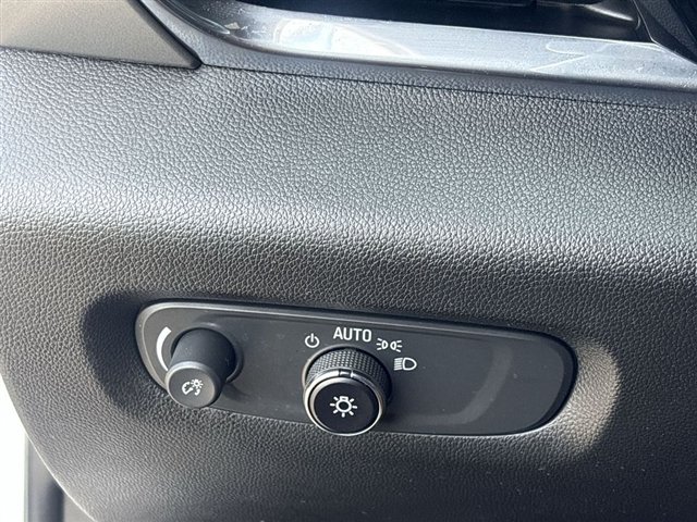 Certified 2023 Chevrolet Traverse LT FWD image 17