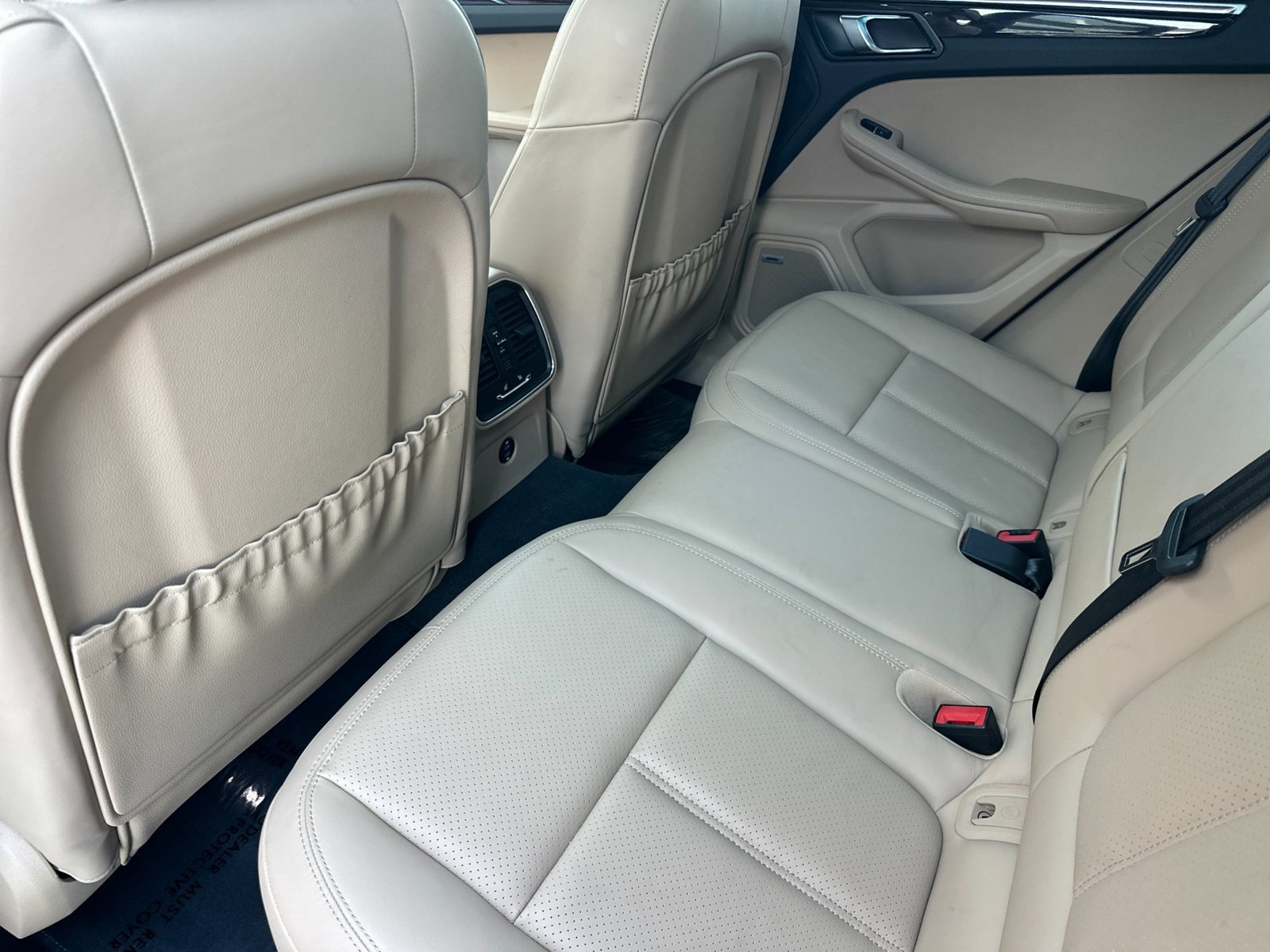 Used 2024 Porsche Macan AWD/4WD image 21