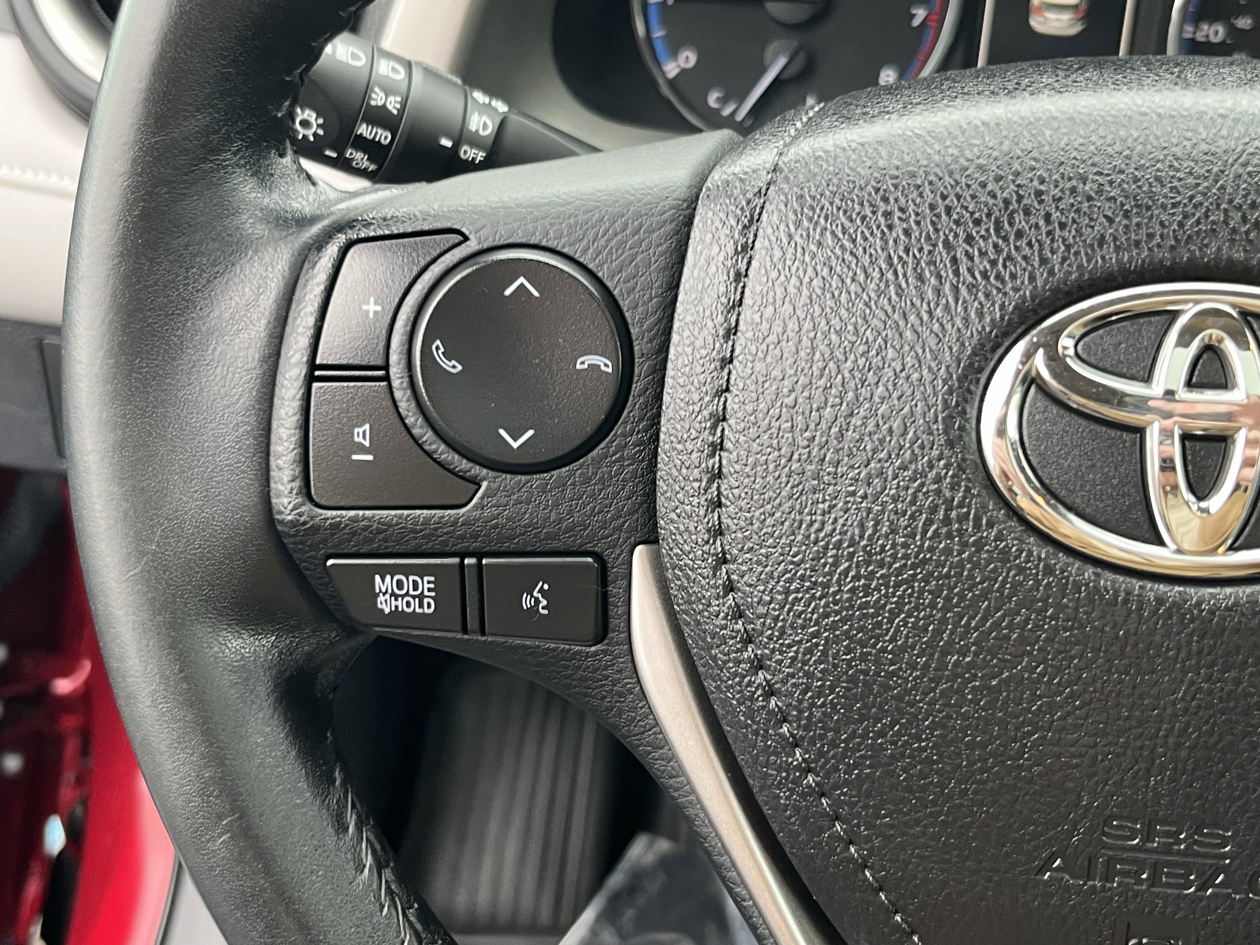 Used 2018 Toyota RAV4 Limited w/ Advanced Technology Package image 21