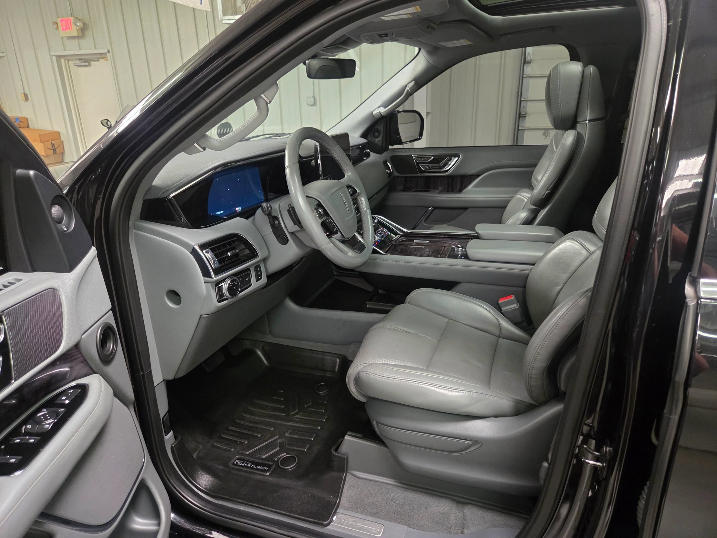 Used 2021 Lincoln Navigator L Reserve RWD image 14