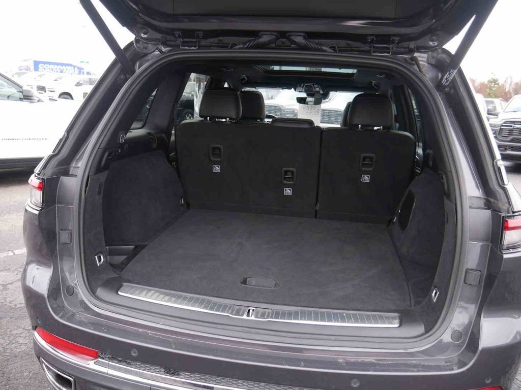 Used 2024 Jeep Grand Cherokee Overland image 9