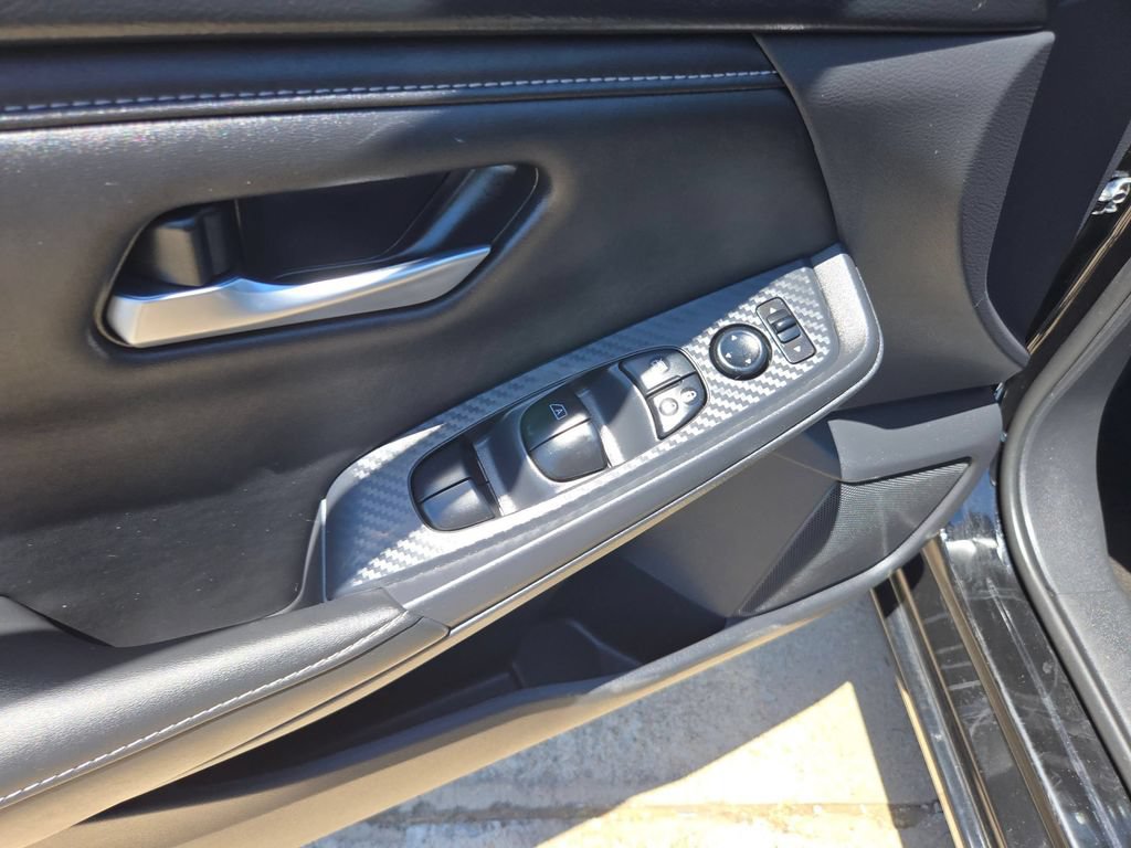 Used 2025 Nissan Sentra SV FWD image 15