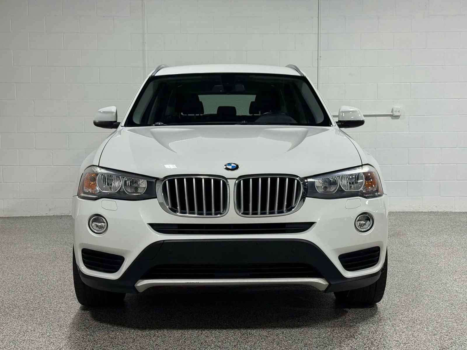 Used 2017 BMW X3 xDrive28i image 3