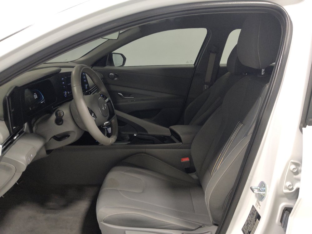 Used 2025 Hyundai Elantra Sport FWD image 17