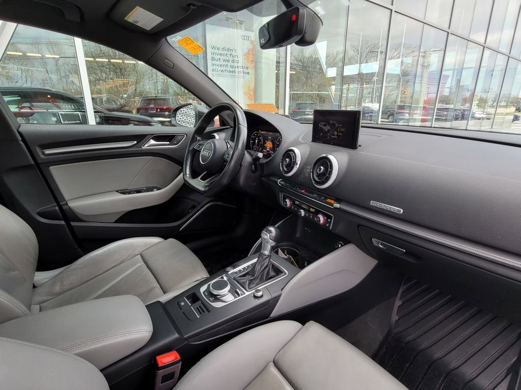 Used 2018 Audi A3 e-tron Premium Plus w/ Technology Package image 16
