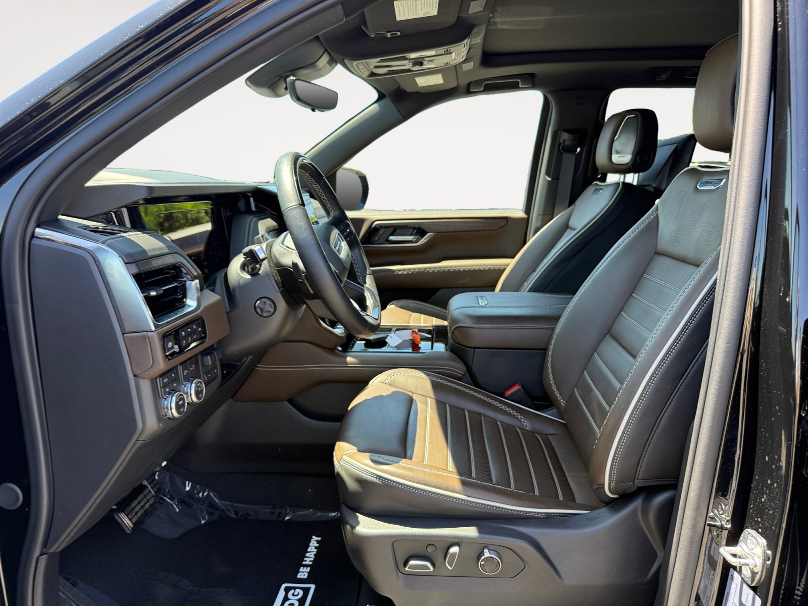 New 2025 GMC Yukon Denali Ultimate w/ LPO, Illumination Package AWD/4WD image 10