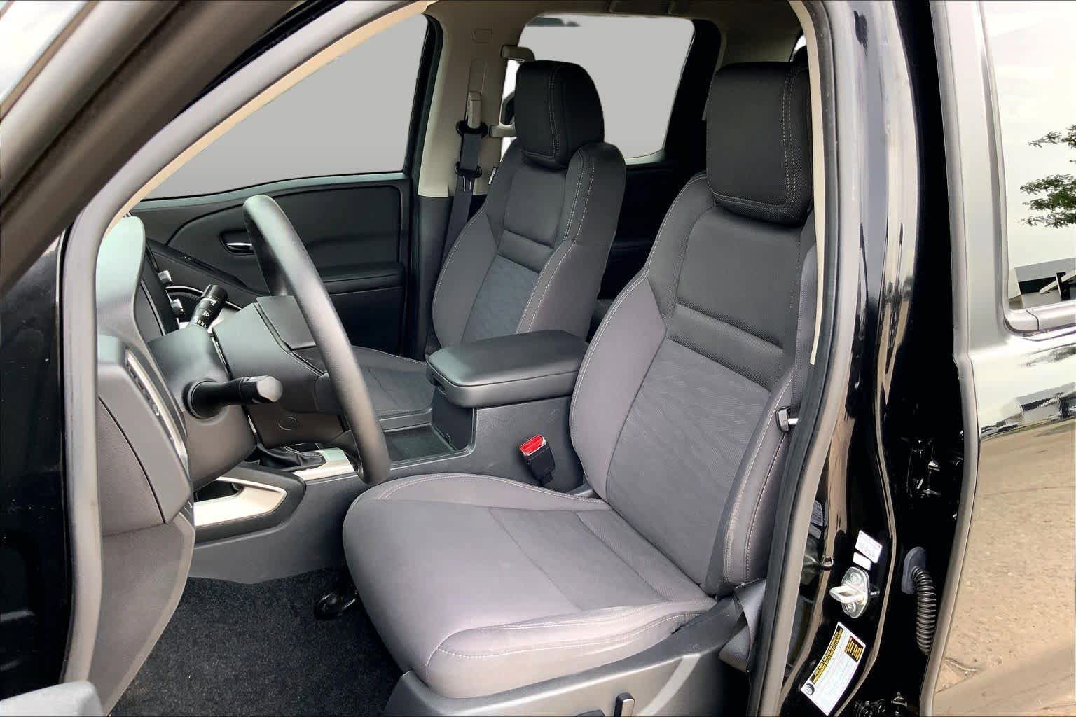 Used 2024 Nissan Frontier SV RWD image 8