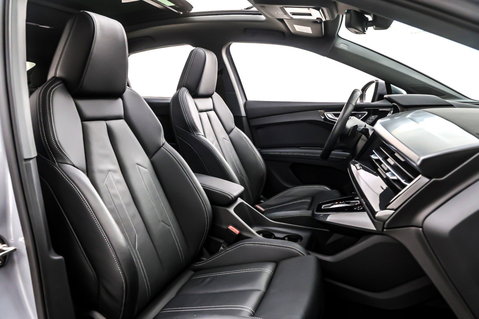 Used 2023 Audi Q4 e-tron Premium w/ Convenience Package image 8