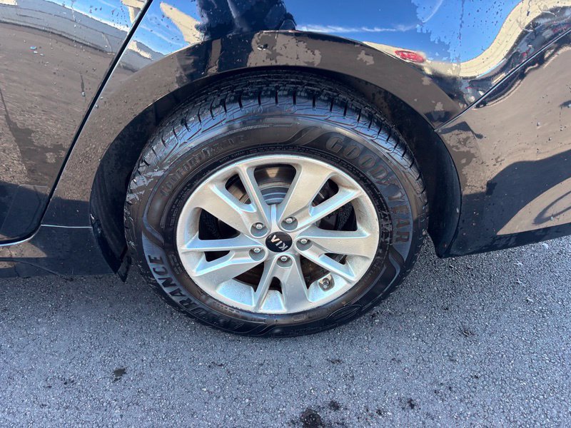 Used 2018 Kia Optima LX FWD image 15