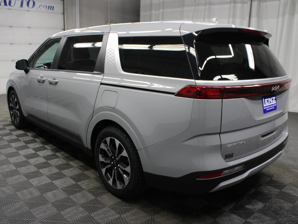 Used 2023 Kia Carnival EX FWD image 7