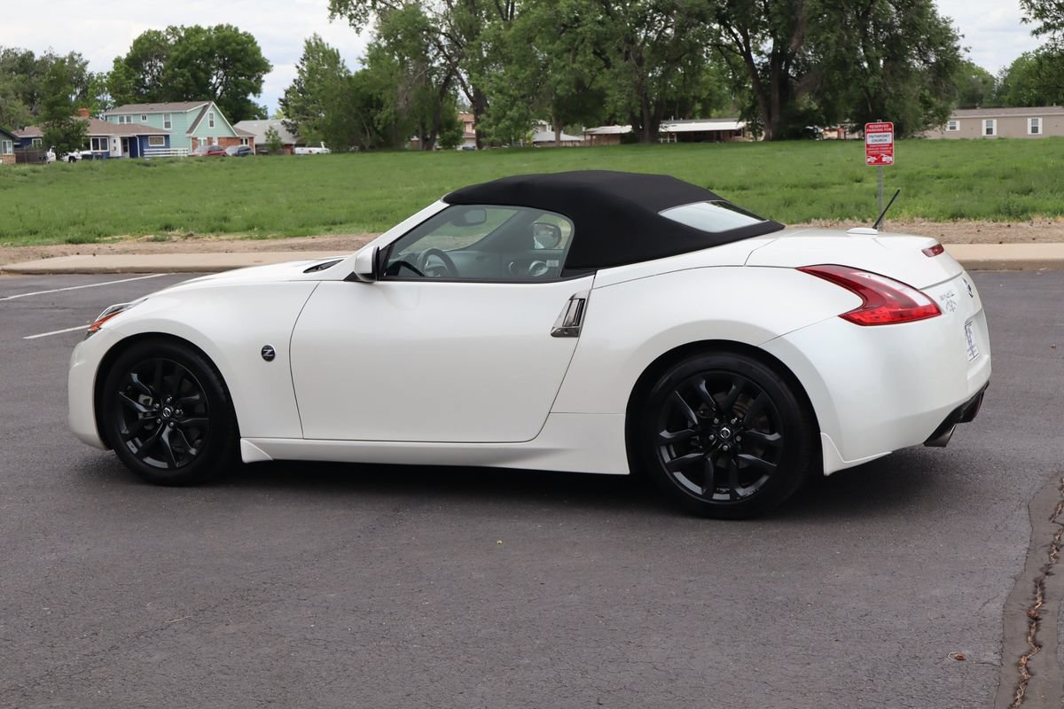 Used 2019 Nissan 370Z Touring RWD image 8