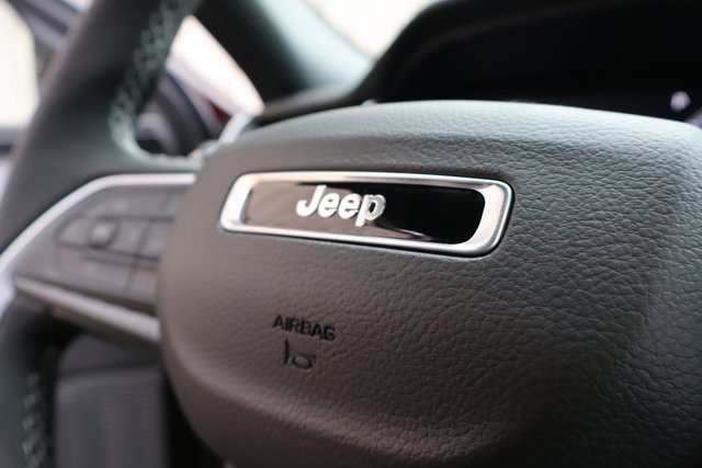 New 2025 Jeep Grand Cherokee Altitude image 22