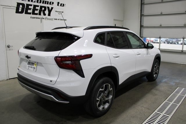 New 2026 Chevrolet Trax LT w/ Sunroof Package image 26