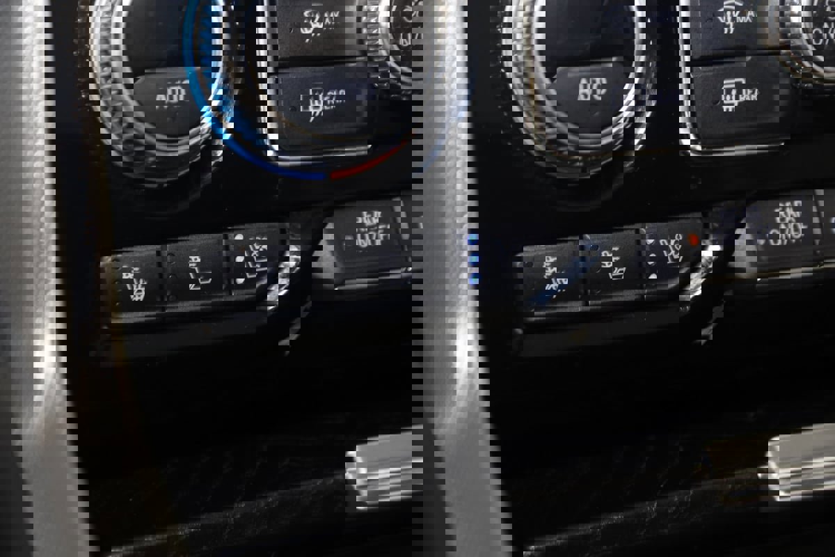 Used 2021 GMC Yukon Denali w/ Denali Premium Package image 8