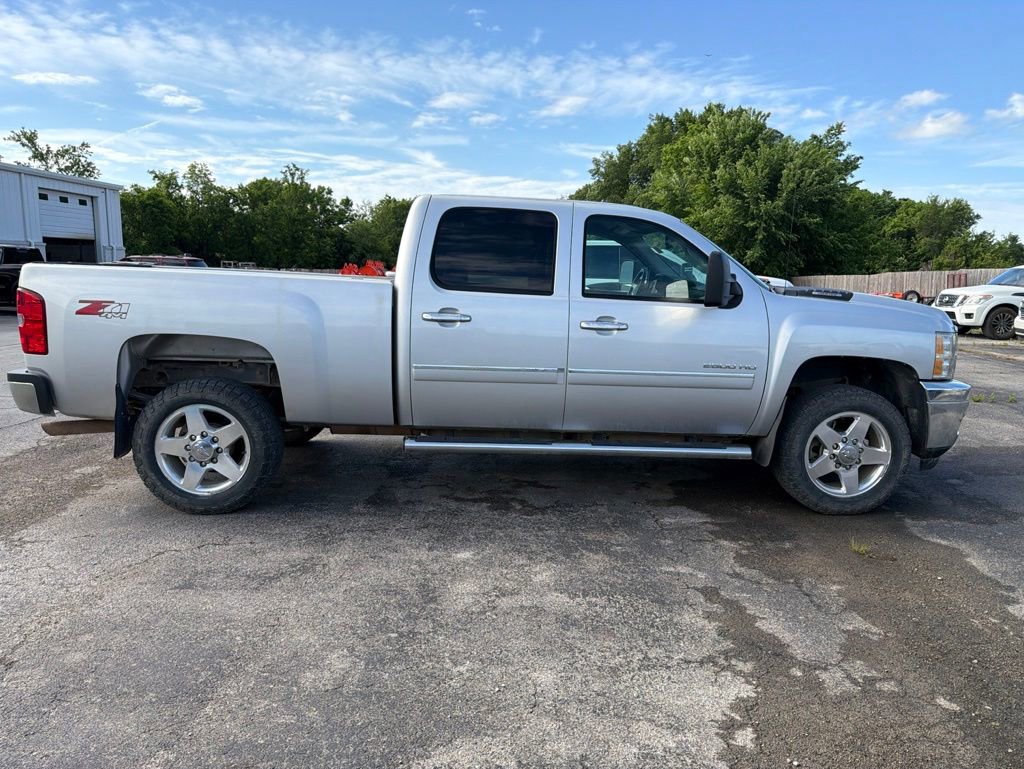 Used 2014 Chevrolet Silverado 2500 LT w/ Custom Sport Truck Package AWD/4WD image 4