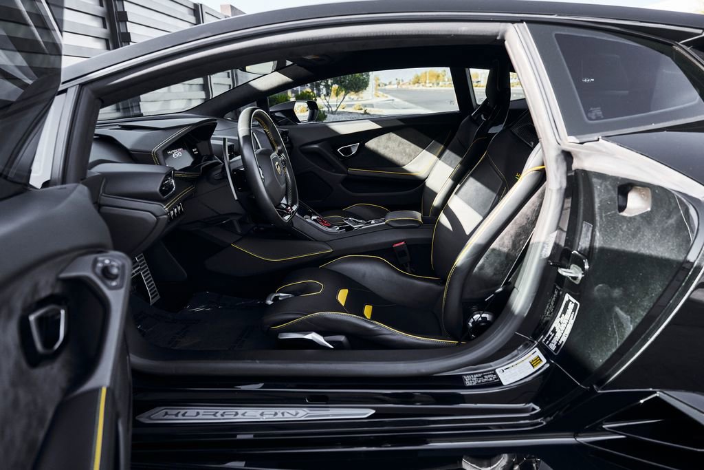 Used 2021 Lamborghini Huracan EVO image 33