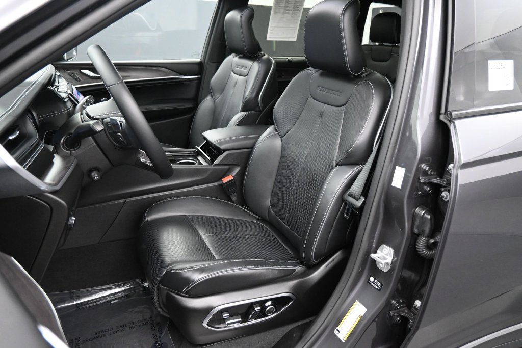 Used 2022 Jeep Grand Cherokee Overland w/ Luxury Tech Group IV RWD image 21